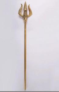 ประติมากรรมตรีศูลโลหะทางศาสนาที่ขัดเงาอย่างประณีต พร้อมด้วยสามง่ามคมชัดที่ยกระดับสง่างามจากแกนกลาง ชุบทอง - Product Image 3