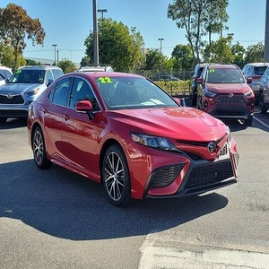 2022 pour Toyota Camry SE FWD entièrement optionné utilisé Turbo moteur R18 pneus sièges en cuir intérieur sombre prêt à l'emploi direction gauche rencontré - Product Image 1