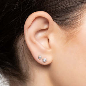 Boucles d'oreilles en or rose 14 carats avec diamants taille princesse pour fiançailles - Product Image 5