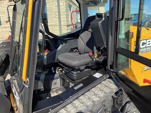 Nouvelle Chargeuse Compacte sur Chenilles JCB 215T 2026 avec Pack AGRI, Ventilateur de Recul, Conduite Fluide, Flèche à Haut Débit, Hydraulique Parker Haute Efficacité - Product Image 4