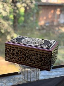 กล่องใส่เครื่องประดับไม้มะม่วงสลักลายเต็มใบ ขนาด 12.5 x 8.5 ซม. สำหรับสั่งซื้อจำนวนมาก กล่องไม้ขัดเงาสีทองและสีแดง กล่องจัดระเบียบเครื่องประดับไม้ - Product Image 4