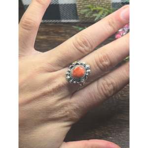 Bague en huître barbelée et argent sterling taille 7,5 par Freda Martinez - Product Image 2
