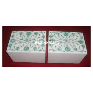Hermosa caja de almacenamiento de joyas hecha a mano con incrustaciones de mármol blanco y diseño floral de nácar verde para regalo. - Product Image 1