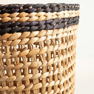 Panier en jacinthe d'eau tissé à la main du Vietnam organisateur de stockage et de blanchisserie écologique pour un usage domestique - Product Image 3