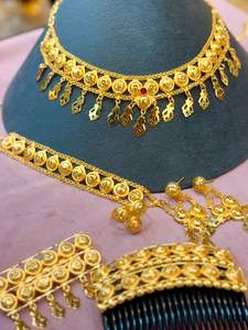 24K Plaqué Or Vintage Dubai Fashion Jewelry Set Comprend Collier Boucles D'oreilles Bracelets Peignes Cuivre Matériel Diamant Allemagne - Product Image 2