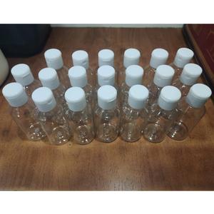 Juego de tarros PET ecológicos de 100ml, botellas pequeñas de plástico en forma de cilindro con tapas reutilizables, tarros PET para reutilización - Product Image 1