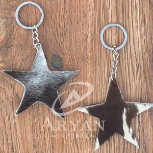 Nouveau concepteur vente chaude porte-clés en cuir de vachette vrais cheveux sur porte-clés en cuir élégant Unique en cuir véritable porte-clés de luxe - Product Image 1