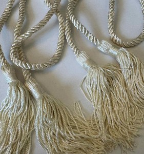 Attache de rideau en coton rayonne et lin ivoire avec pompon, attache de rideau Conso, nouveau - Product Image 1