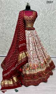 Hermoso Lehenga Choli y Pure Bandhani Dupatta con espejo de mano y trabajo Khatali - Product Image 6