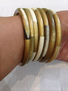 Grand bracelet manchette et jonc en corne de buffle, fait main, design moderne, étanche, artisanat naturel par Crescent Crafts - Product Image 5