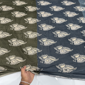 Tissu en velours brodé de haute qualité pour vêtements, saris, vestes, coussins décoratifs, abayas et mode de boutique - Product Image 1