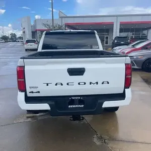 Toyota Tacoma 2024 en perfecto estado - Product Image 2