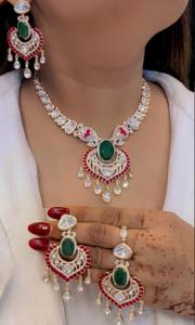 Elegante collar de diseñador de circonita CZ de moissanita de calidad superior con pendientes y Mangtika para mujeres y niñas para ropa de boda - Product Image 2