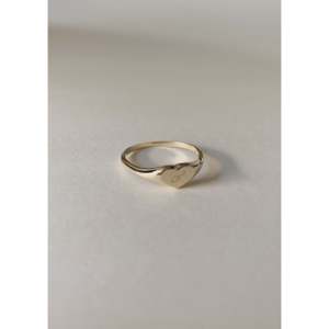 Anillo de sello con corazón chapado en oro de 18 quilates y oro rosa, estilo casual y moderno con engaste invisible, regalo perfecto. - Product Image 6