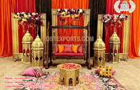 Décor de scène de nuit traditionnel rajasthani Mehndi Designer Mehndi DJ décoration de scène de nuit scène élégante scène de nuit Mehndi & Sangeet