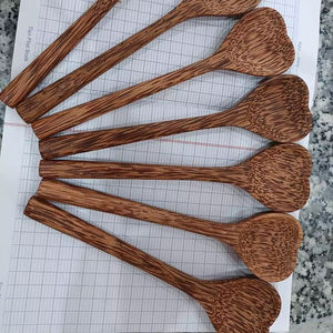 ช้อนมะพร้าวธรรมชาติจากเวียดนาม รูปทรงหัวใจ อุปกรณ์ครัวสำหรับใช้ในบ้าน สวน และร้านอาหาร  สามารถปรับแต่งโลโก้ได้ - Product Image 1