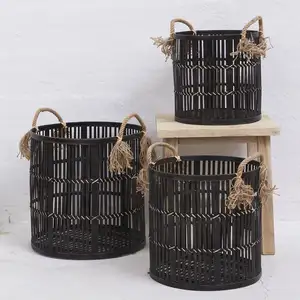 Commercio all'ingrosso in Rattan cesto di stoccaggio in bambù fatto a mano dal Vietnam elegante cesto in Rattan nero con maniglie in corda