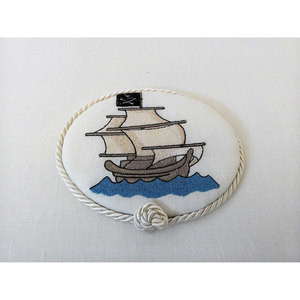 Boîte de rangement pour vêtements en lin avec broderie de voilier - Product Image 2