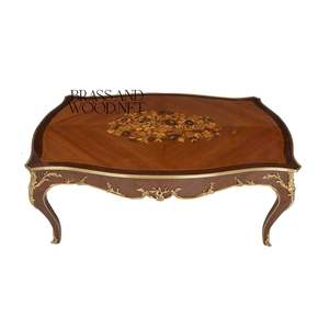 Mesa de Centro de Lujo con Incrustaciones de Marquetería Intrincadas y Elegantes Detalles de Latón para una Decoración Clásica de Sala de Estar - Product Image 1