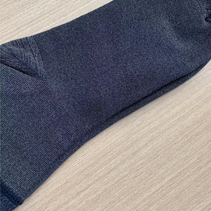 Chaussettes bleues antibactériennes les plus vendues en gros, fabriquées au Pakistan, logo personnalisé, prévention des charges statiques, résistantes aux odeurs, anti-mauvaises odeurs - Product Image 4