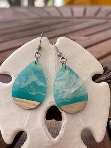 Boucles d'oreilles pendantes en forme de goutte en bois et résine, faites à la main |   Boucles d'oreilles tendance vintage traditionnelles pour femmes pour mariage et fête - Product Image 3