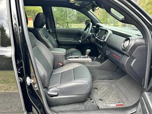 รถยนต์โตโยต้า ทาโคมา ดับเบิ้ลแค็บ TRD Pro 4×4 รุ่นขายดีประจำปี 2023 - Product Image 6