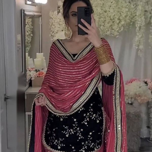 Tenue traditionnelle Dhoti Salwar, entièrement cousue, pour les fêtes, en tissu faux georgette, entièrement brodée, travail de séquence, prête à porter - Product Image 1