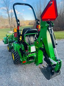 Tractor John Deere 120R 4x4 con Cargador Frontal y Trasero - Product Image 2