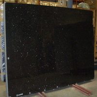 Grandes dalles de granit indien Black Galaxy polies, modernes et écologiques, comptoirs avec paillettes dorées, revêtements de sol pour villas, hôtels, salles à manger et intérieurs.