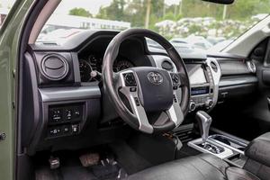 Toyota Tundra 2020, Color Exterior Verde, Color Interior Negro, Transmisión Automática, Estilo de Carrocería CAMIÓN, Motor 8 CILINDROS, MPG - Product Image 6
