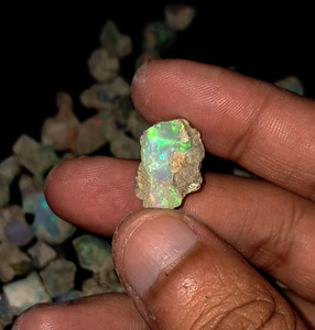 หินโอปอลจากเอธิโอเปียหินธรรมชาติ Cabochon หินอัญมณีหลวมสีแบบหยาบขนาด AA +