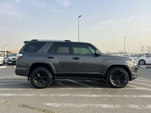Toyota 4 Runner SR5 Premium Édition Noire |   2020 |   4x4 AWD - Product Image 2