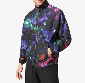 Chaqueta cortavientos ligera personalizada para hombre, transpirable, impermeable, con cremallera de impresión por sublimación para verano al aire libre - Product Image 2