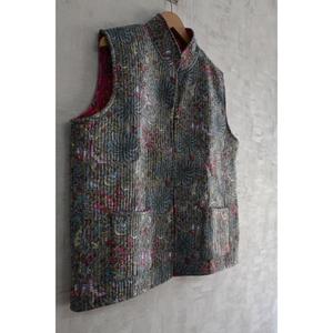 Chaleco Acolchado de Algodón Ecológico Hecho a Mano para Mujer, con Estampado de Bloques y Cierre de Botones - Product Image 3