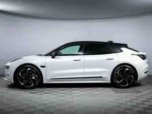 2023 Z I I K R l AWD HATCHBACK with Lithium Battery R18 Tires Leather Seats <b>Panoramic</b> Sunroof Aluminium Alloy Roof Rack - Product Image 5