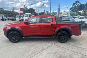 Isuzu D-Max 1.9 TD DL40 4WD Euro IV (s/s) 2024 Usado, 4 Puertas, Volante a la Izquierda, Asientos de Cuero, Cámara Trasera, Pantalla Táctil, 5 Plazas, Xenón - Product Image 5