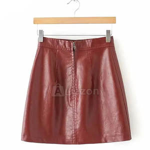 Falda de cuero de moda para mujer con abertura frontal Falda de cuero suave de Pu para mujer para uso diario En stock - Product Image 2