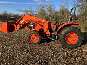 Kubota M7060 Traktor mit Front- und Rücklader
