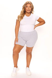 Ropa de fitness y yoga Pantalones cortos de Yoga de nailon de verano de secado rápido suave Productos más vendidos Pantalones cortos al por mayor de fábrica para mujeres atletas - Product Image 5