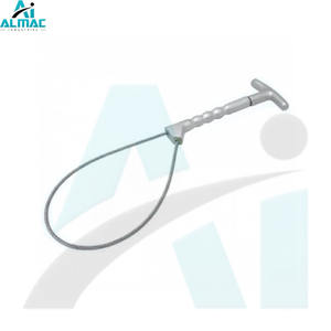 Recogedor de cerdos compacto ALMAC para lechones construido para un manejo eficiente y un control rápido durante el cuidado de la granja y el uso veterinario - Product Image 4