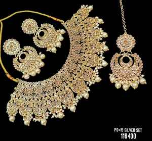 Nouveau design plaqué or traditionnel goutte perle et Kundan clouté boucle d'oreille Mangtika collier ras du cou ensemble et ensemble de bijoux pour femmes - Product Image 2