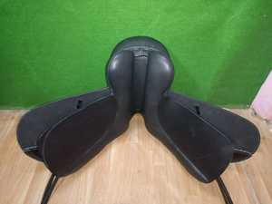 อานม้าแบบพกพาสำหรับขี่ม้าแบบกระโดดและเดรสสาจ  ออกแบบและสกรีนโลโก้ได้  สีน้ำตาลและดำ - Product Image 3