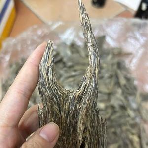 Astillas de madera Pure Oud Sumérgete en un aroma atemporal - Product Image 2