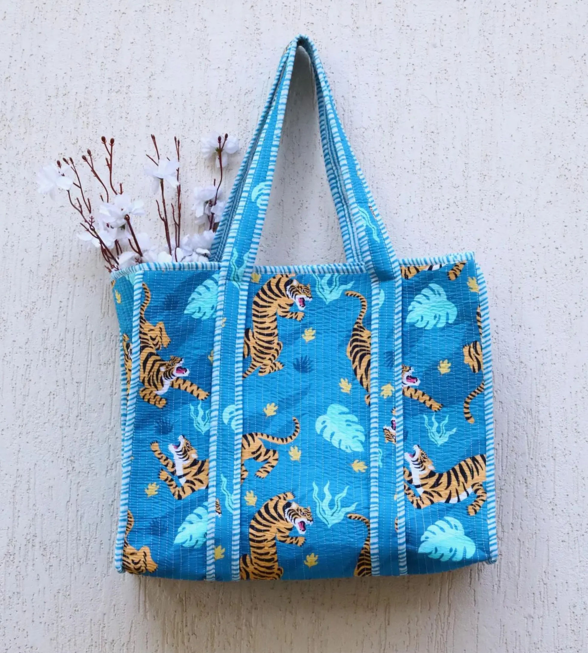 สีน้ำเงิน