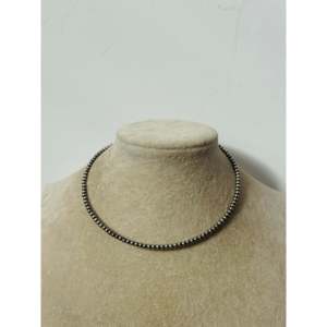 Collier Navajo tendance en perles d'eau douce de 4 mm, motif à billes, plaqué or, en argent sterling, avec chaînes en fil à mémoire de forme perlées - Product Image 2