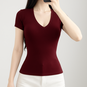 Ropa deportiva de alta calidad Camiseta de algodón ajustada con rayas en las mangas Cuello redondo Transpirable Venta al por mayor Estilo deportivo - Product Image 2