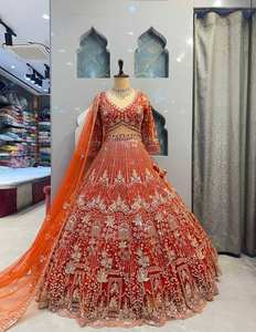 Lehenga Choli traditionnel brodé prêt à expédier avec Dupatta Bridal Wear Lehenga Choli pour tenue de mariage pour femme - Product Image 3