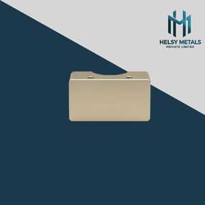 Bloc de serrage métallique de précision durable, usiné par VMC, support d'arbre pour le support de tuyaux industriels et l'ingénierie mécanique - Product Image 1