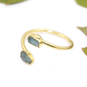 Dernière mode naturel brut aigue-marine double pierre or plaqué bague réglable pour les femmes bague en gros bijoux pour l'inde - Product Image 2