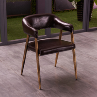 Chaises de restaurant, bar et café modernes avec assise en cuir et structure en métal noir pour table à manger
